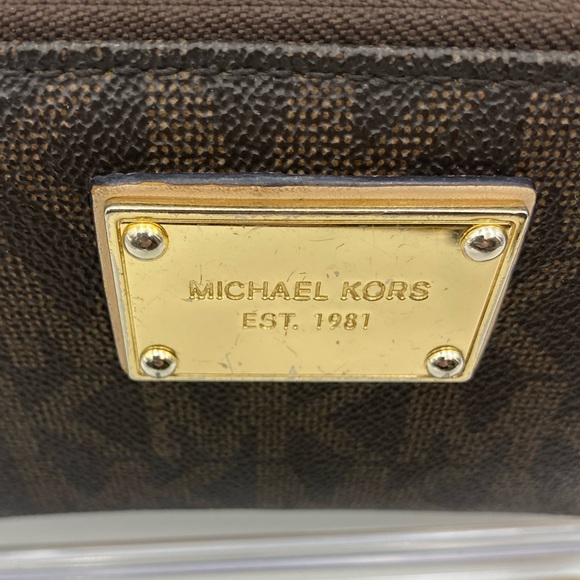 Michael Kors Zip Wallet in MK PrInt and wristlet. GUC - Picture 3 of 12